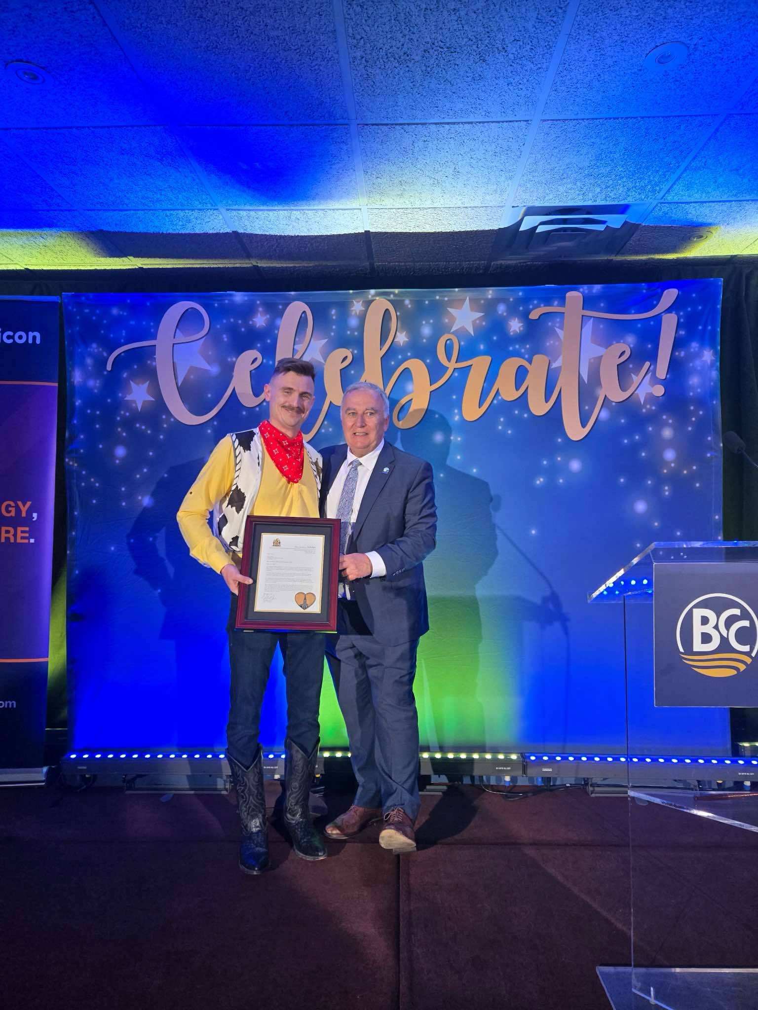 Mayor Ellis presents Chris Auger with award