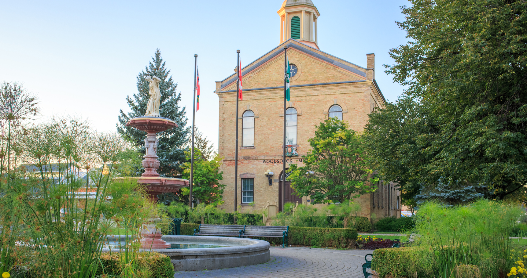 Museum Square fountain and Woodstock Museum building