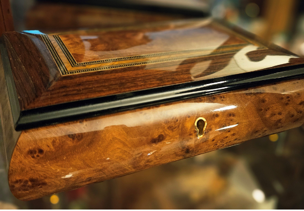 The inlaid wooden music box given to Erica.