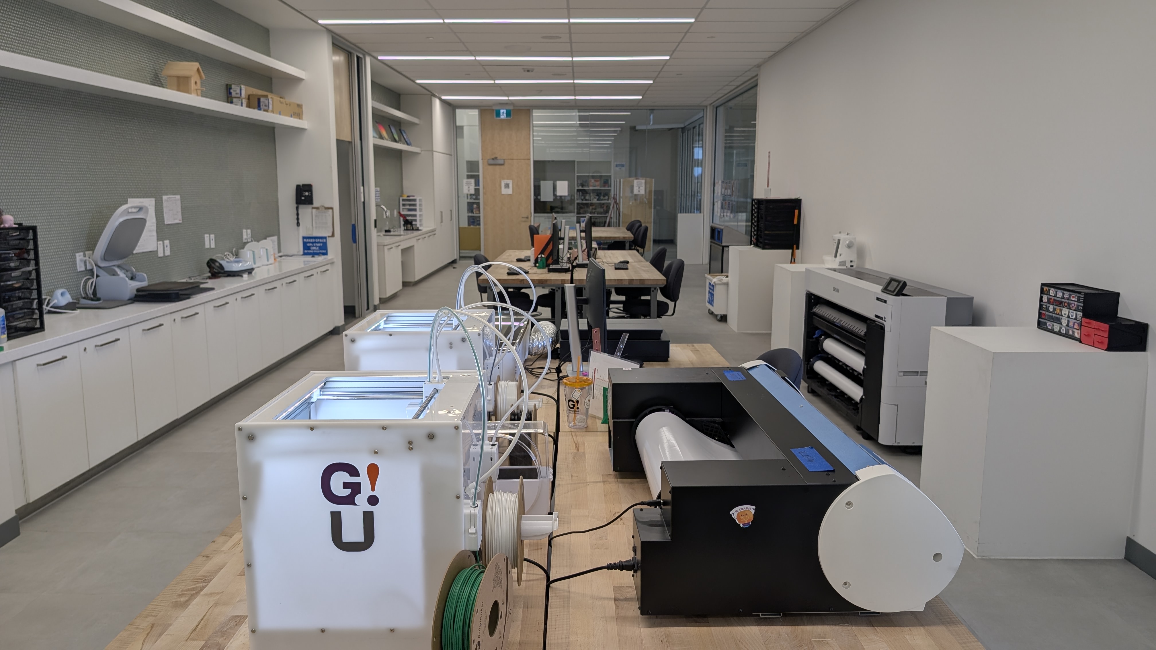 computers, 3d printers, laser cutter in the makerspace