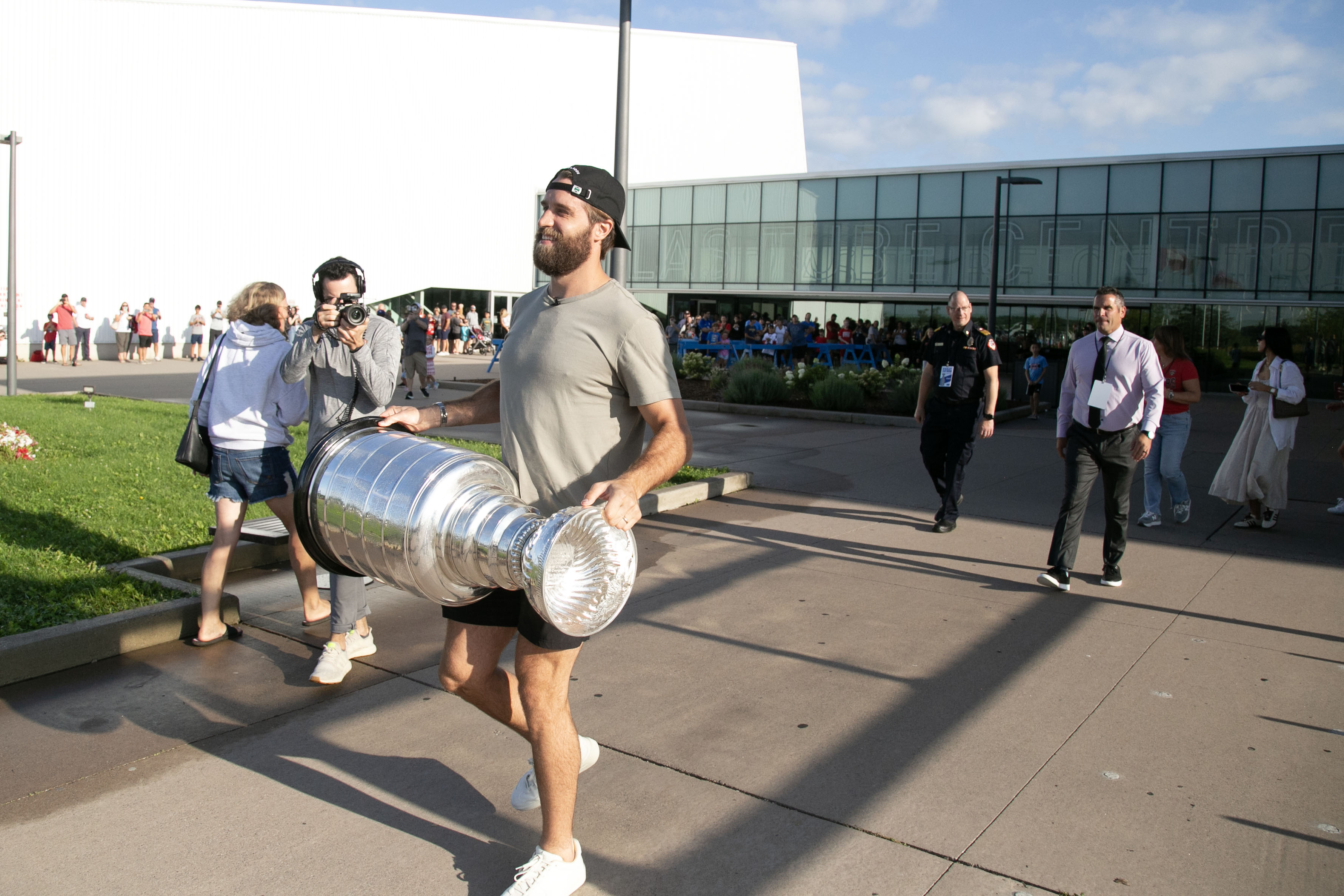 Aaron Ekblad carrying the Stanley Cup outside the Atlas Tube Recreation Centre.