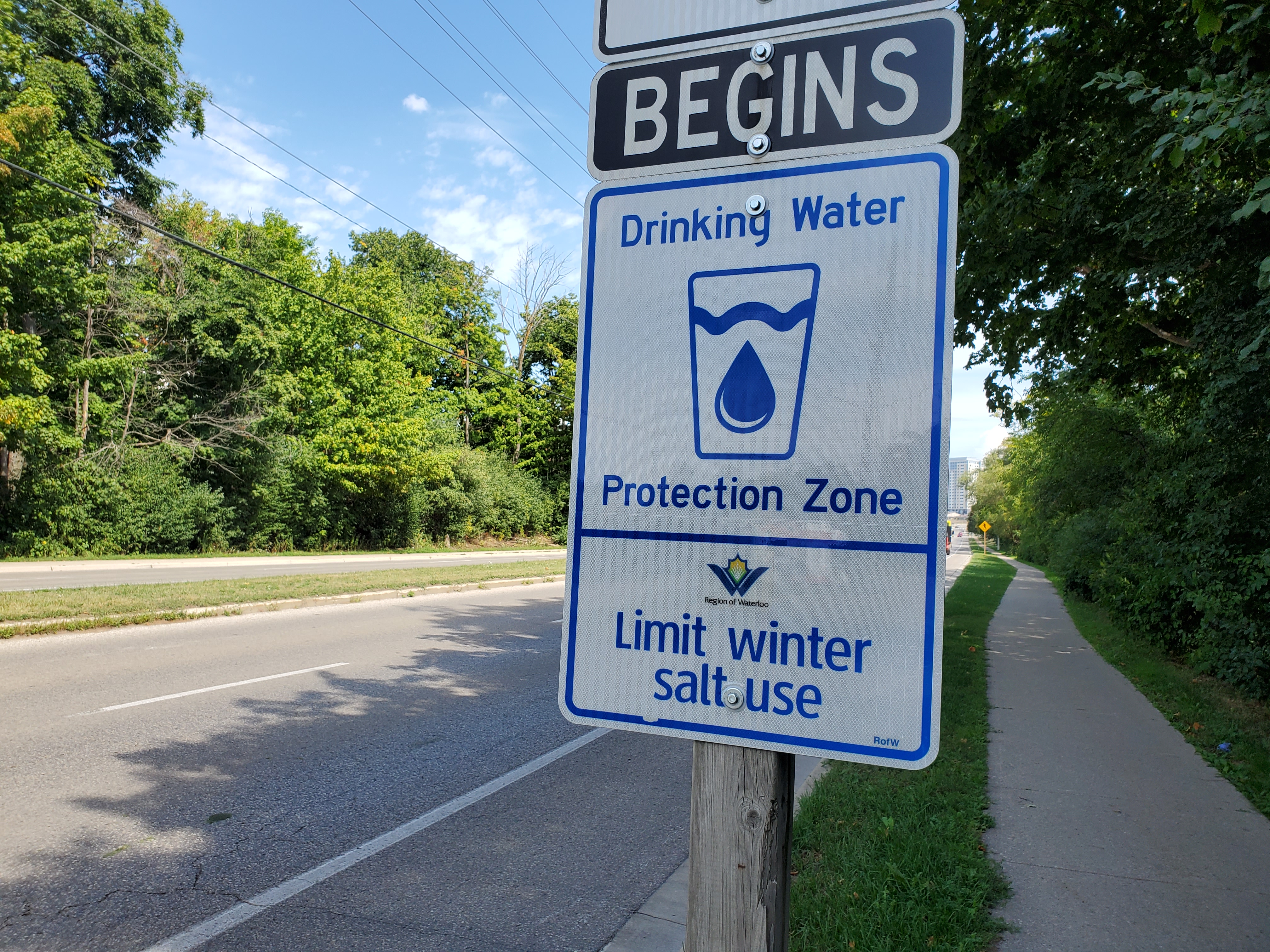 Drinking water protection zone road sign