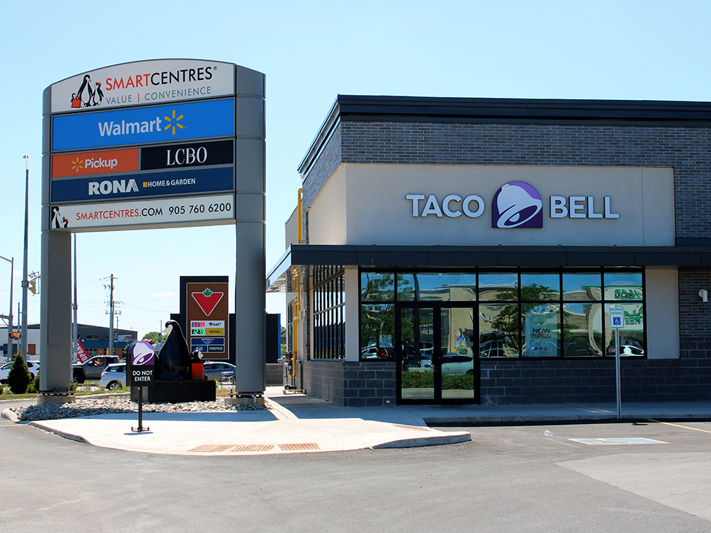 taco bell store in a plaza