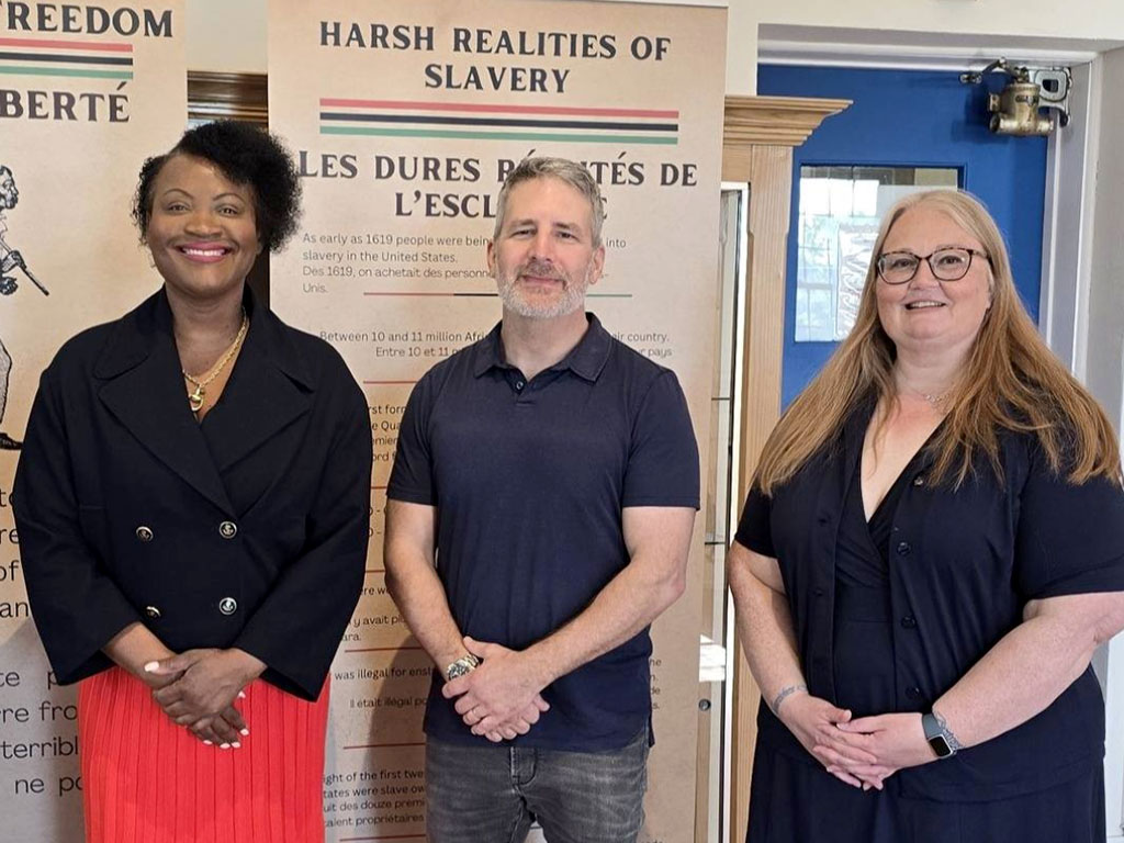 museum image showing a city councilor and museum staff