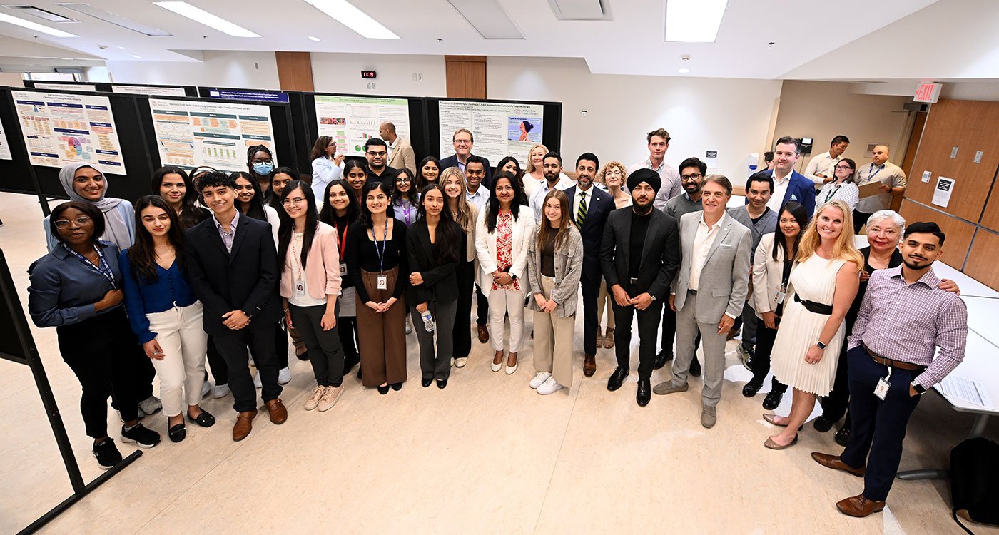 <img src="/en/resources/neParticipants of the 2023 Summer Student Research Program poster presentation day