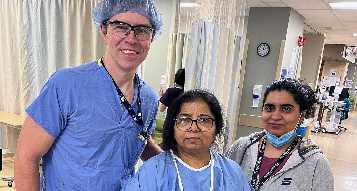 (l-r): Dr. John Harrington, Corporate Division Head, Orthopaedic Surgery, William Osler Health System; Kanwal Walia, Osler’s1000th ROSA assisted knee replacement patient; Sakshi Sharma, physiotherapist, William Osler Health System